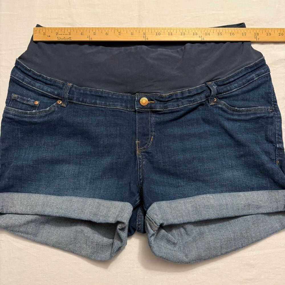 Lot of 2 Maternity Bottoms Size XL: denim shorts and black capris - Picture 9 of 15